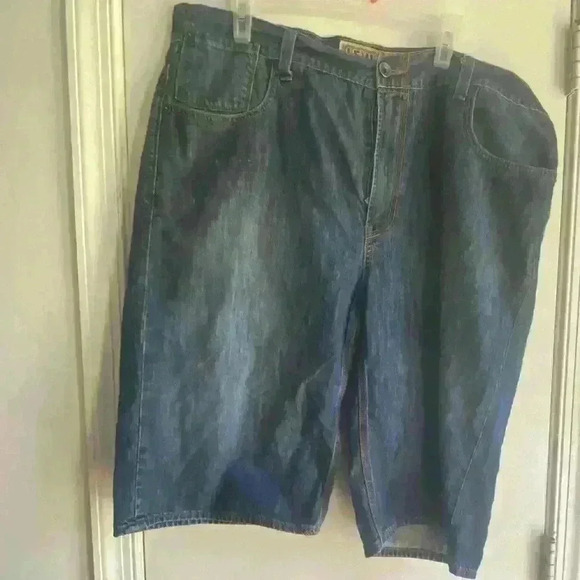 Levi’s Slim Straight 514 Jean Shorts size 40 - Picture 1 of 7